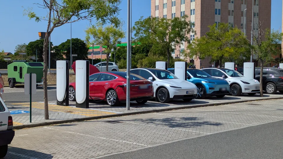 Charging station in Livorno, the Glide parked in the background next to the Superchargers